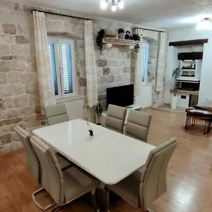 https://apartman-old-town.splithotels.org